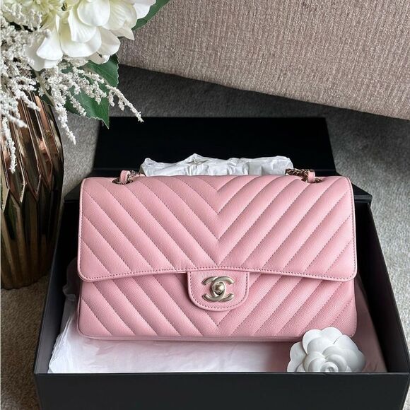 CHANEL Handbags - 100% authentic CHANEL medium caviar in baby pink GHW